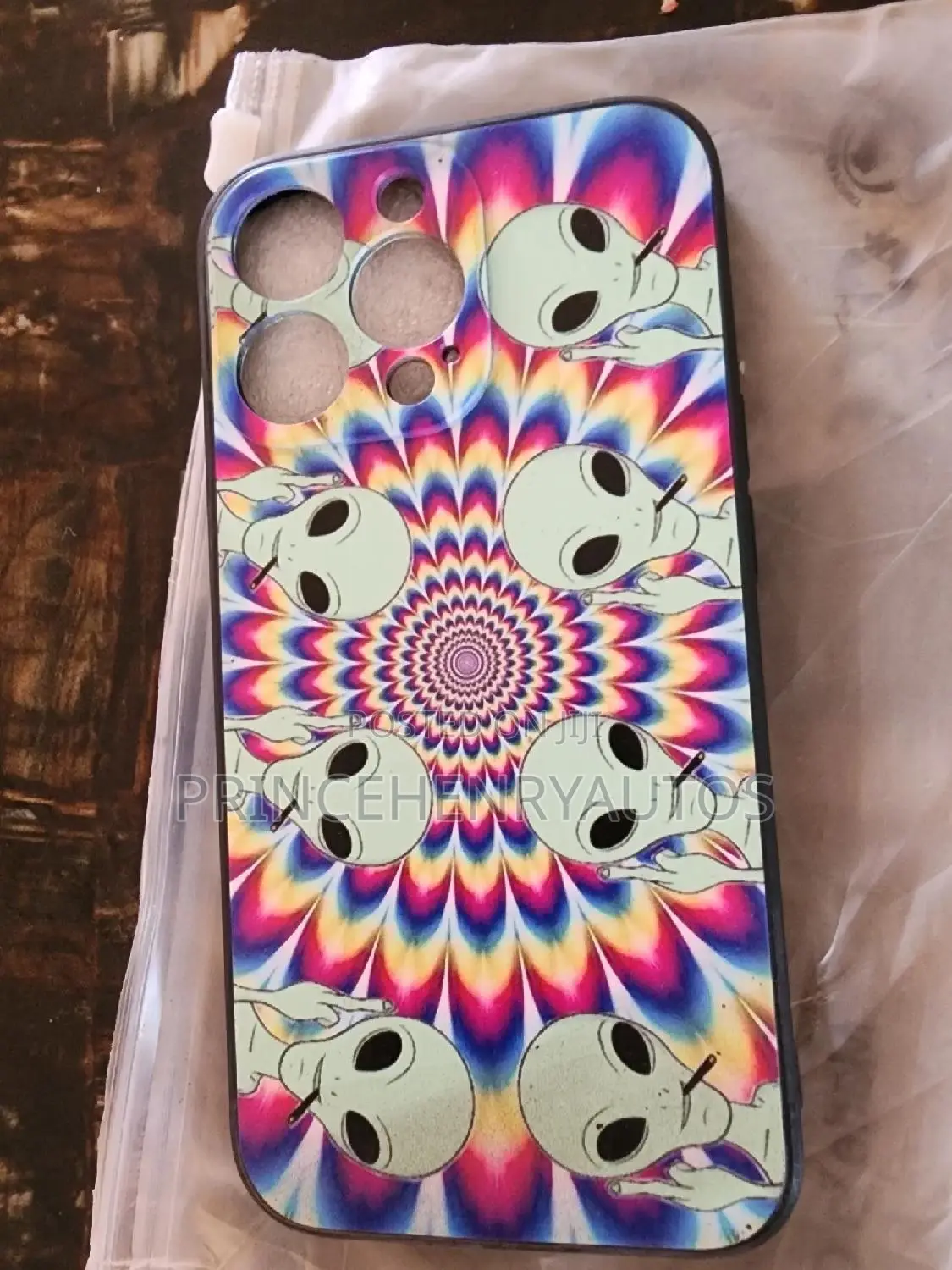 Bulletin Toperat Trippy Psychedelic iPhone 13 Pro Alien Case