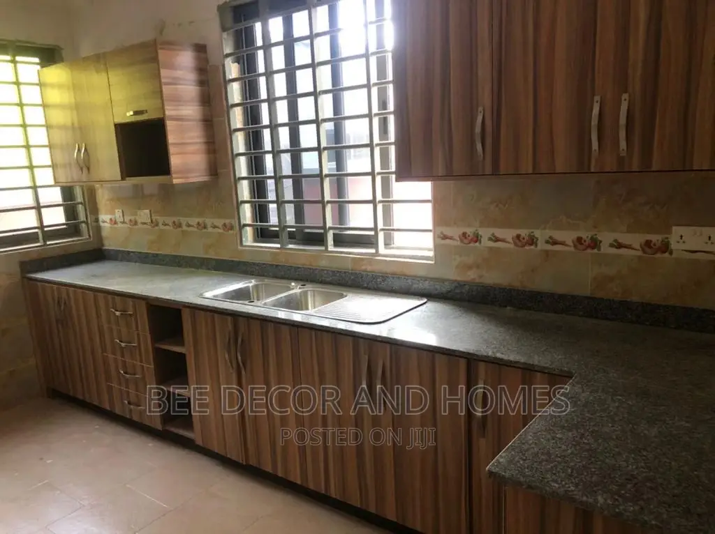 3bdrm House in Bee Decor And Homes, Oyarifa for sale
