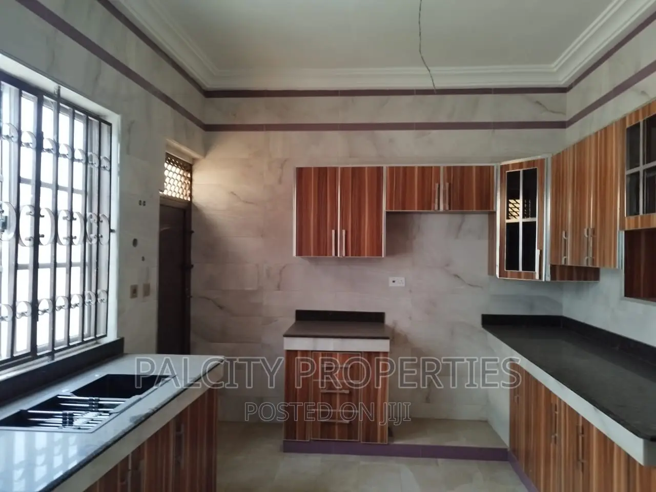 5bdrm House in Diamond Hills, Kumasi Metropolitan for sale
