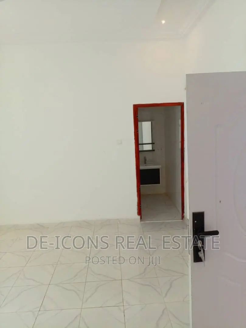 3bdrm Mansion in De-Icons Real Estate, Awutu Senya East Municipal