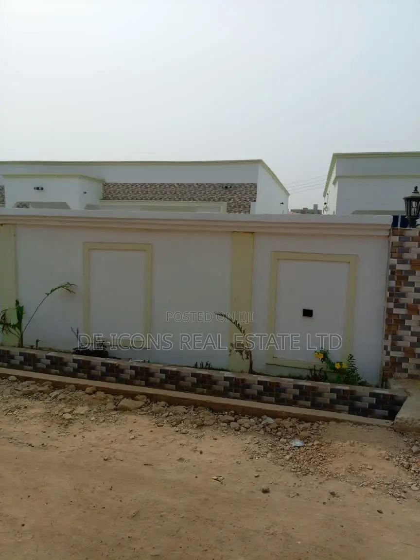 3bdrm Mansion in De-Icons Real Estate, Awutu Senya East Municipal