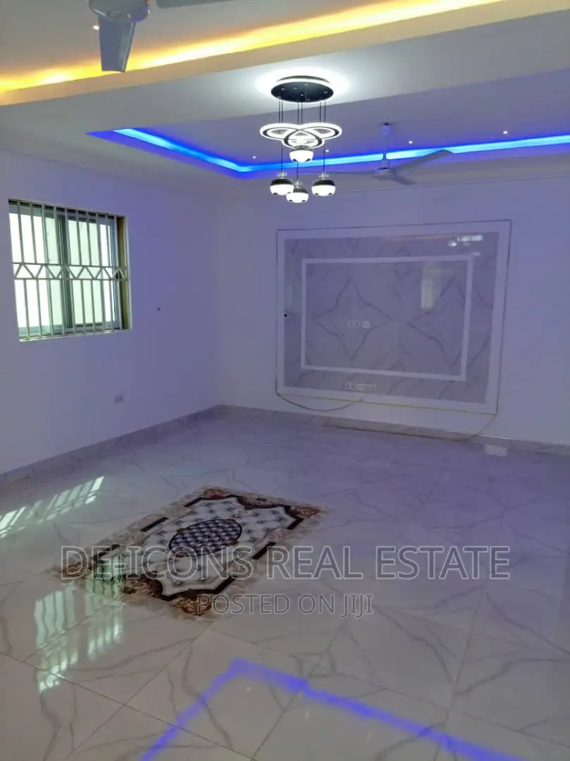 3bdrm Mansion in De-Icons Real Estate, Awutu Senya East Municipal