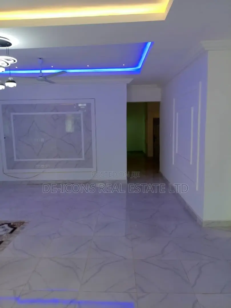 3bdrm Mansion in De-Icons Real Estate, Awutu Senya East Municipal