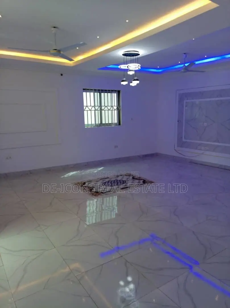 3bdrm Mansion in De-Icons Real Estate, Awutu Senya East Municipal