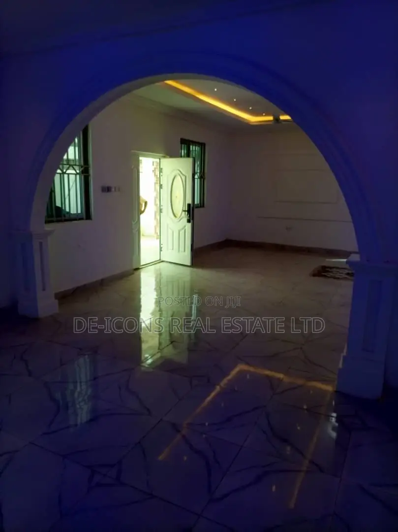 3bdrm Mansion in De-Icons Real Estate, Awutu Senya East Municipal