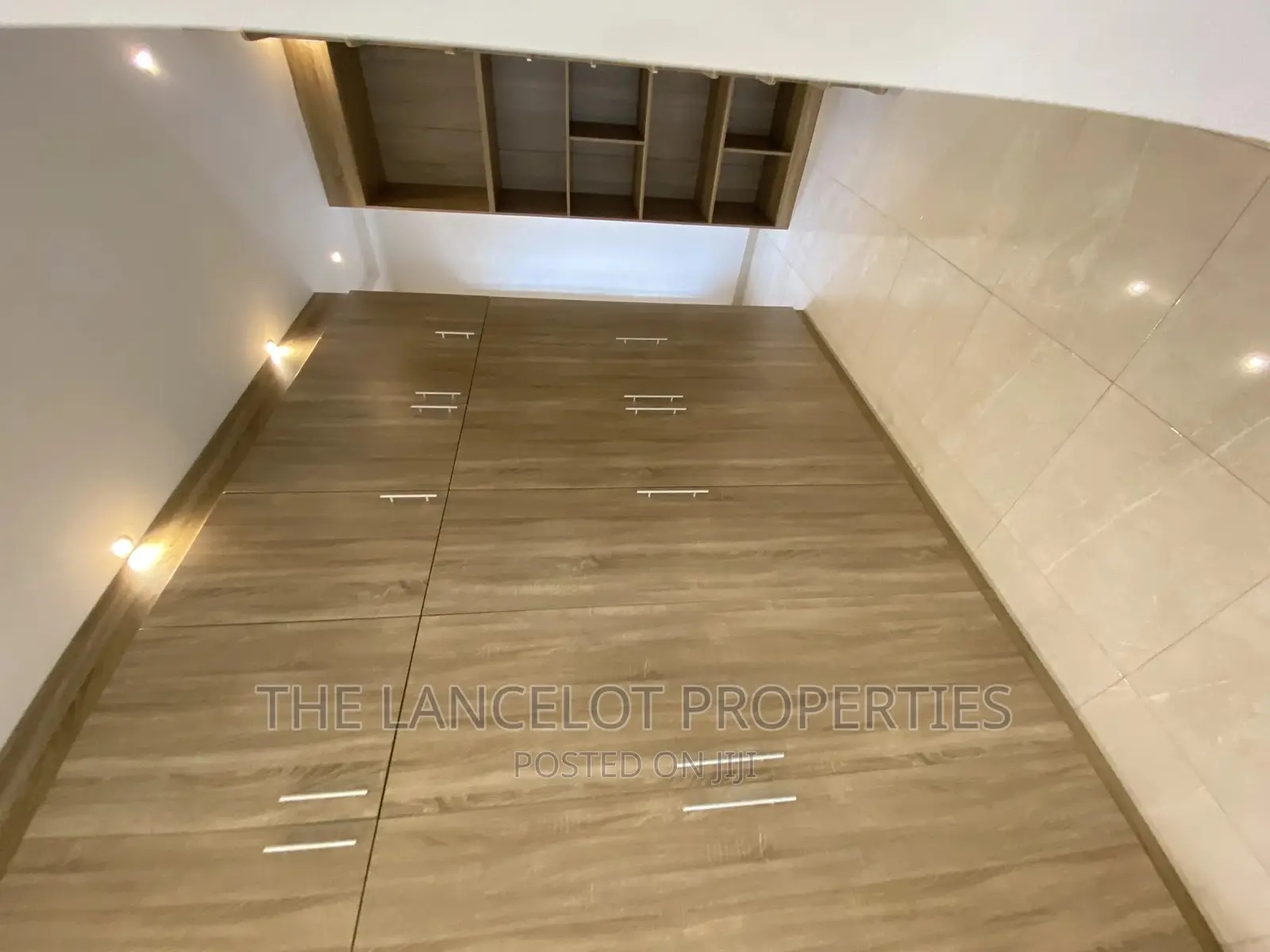 5bdrm House in East Legon for sale