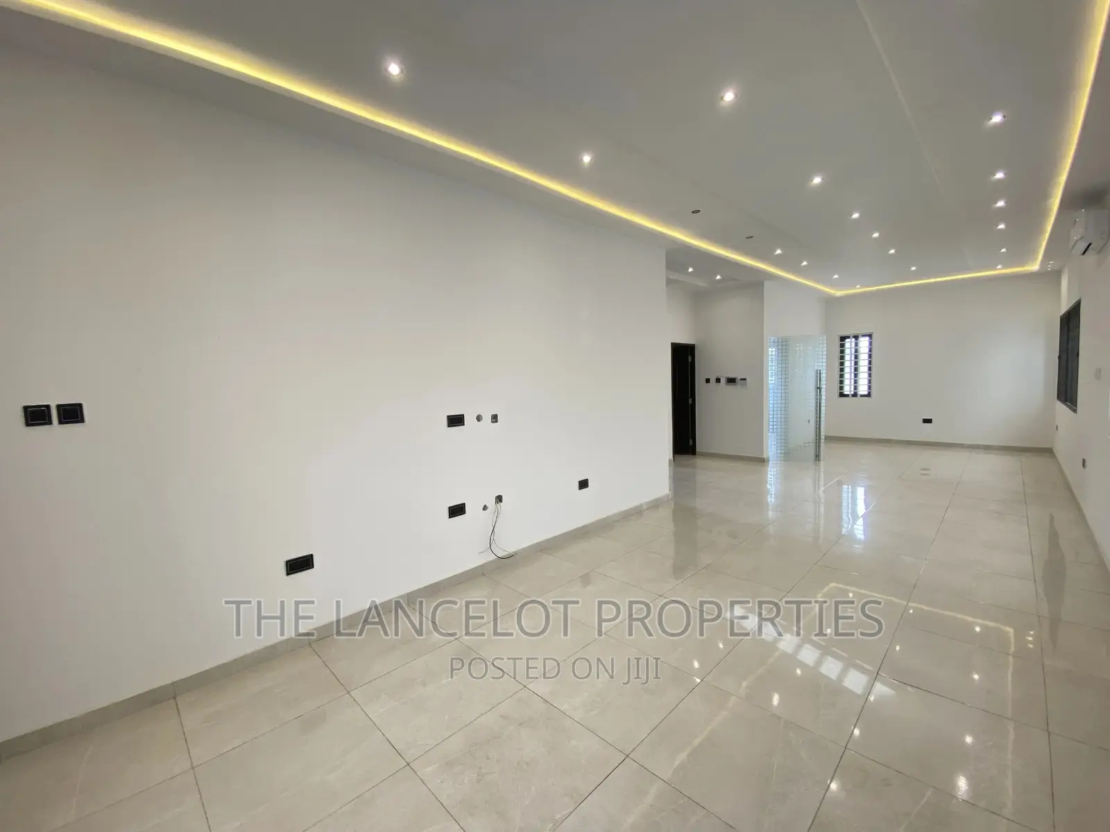 5bdrm House in East Legon for sale