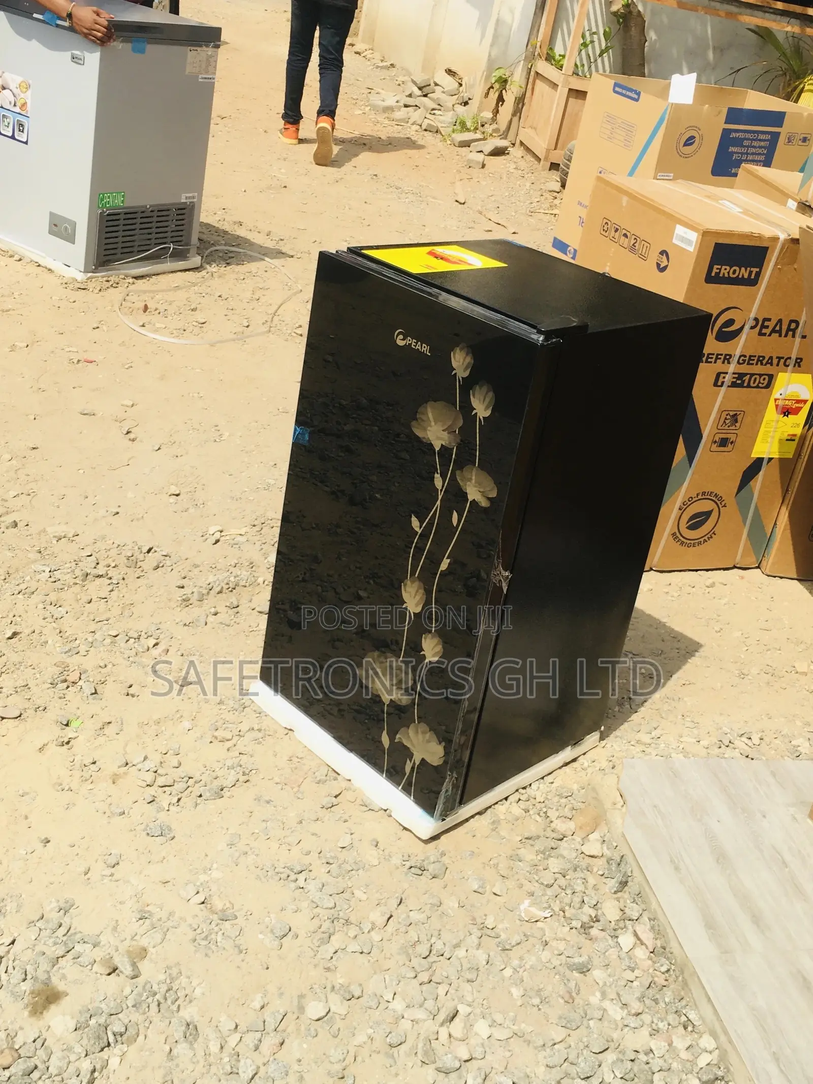 Singledoor Pearl Topfreezer Tabletop PF-109 Black Glass