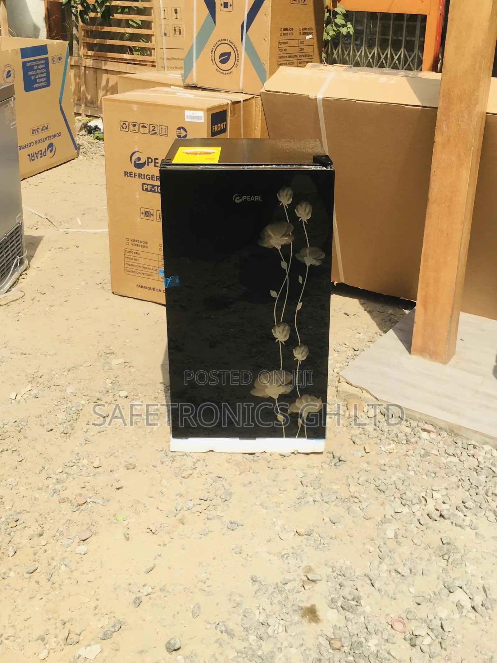 Tabletop Singledoor Pearl Topfreezer 82L Black Glass Fridge