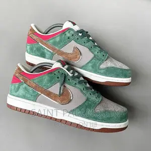 Nike Dunk Sneaker