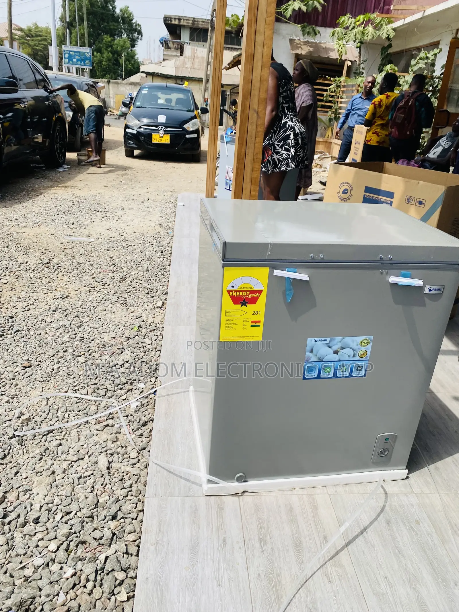 Energy Efficient Pearl PCF-208 Single Door Chest Freezer.