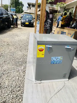Energy Efficient Pearl PCF-208 Single Door Chest Freezer.