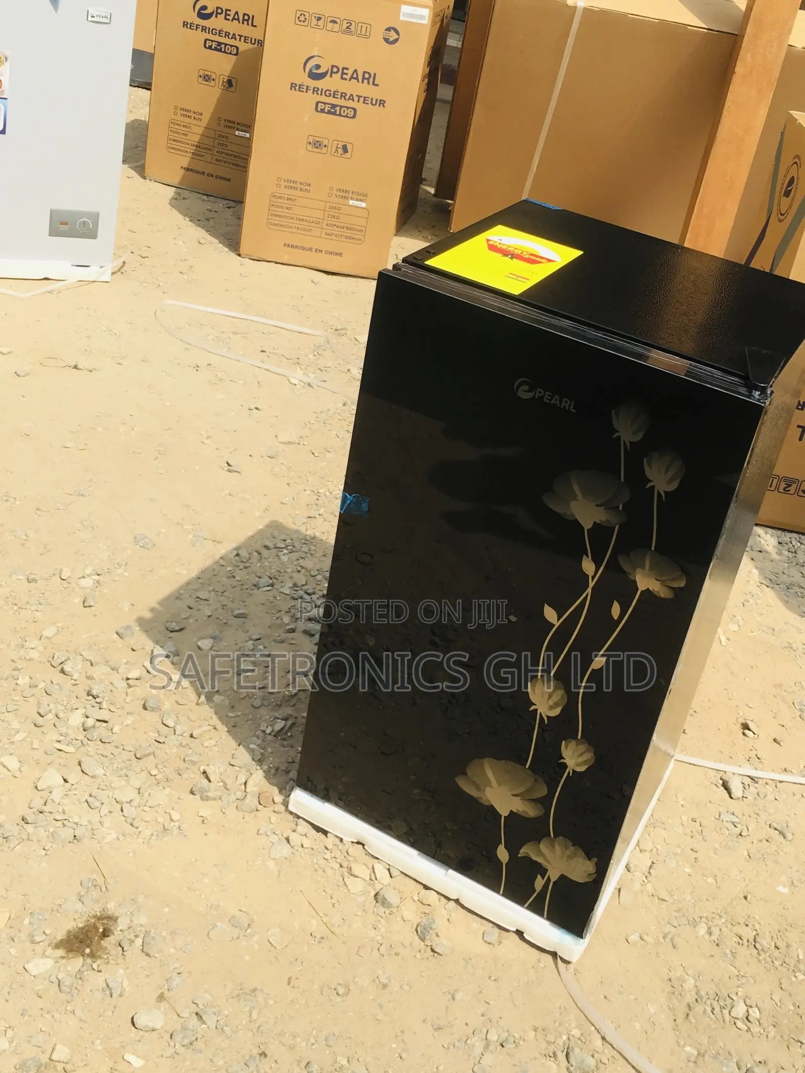 Black Singledoor Pearl Topfreezer 82L Tabletop Glass Fridge