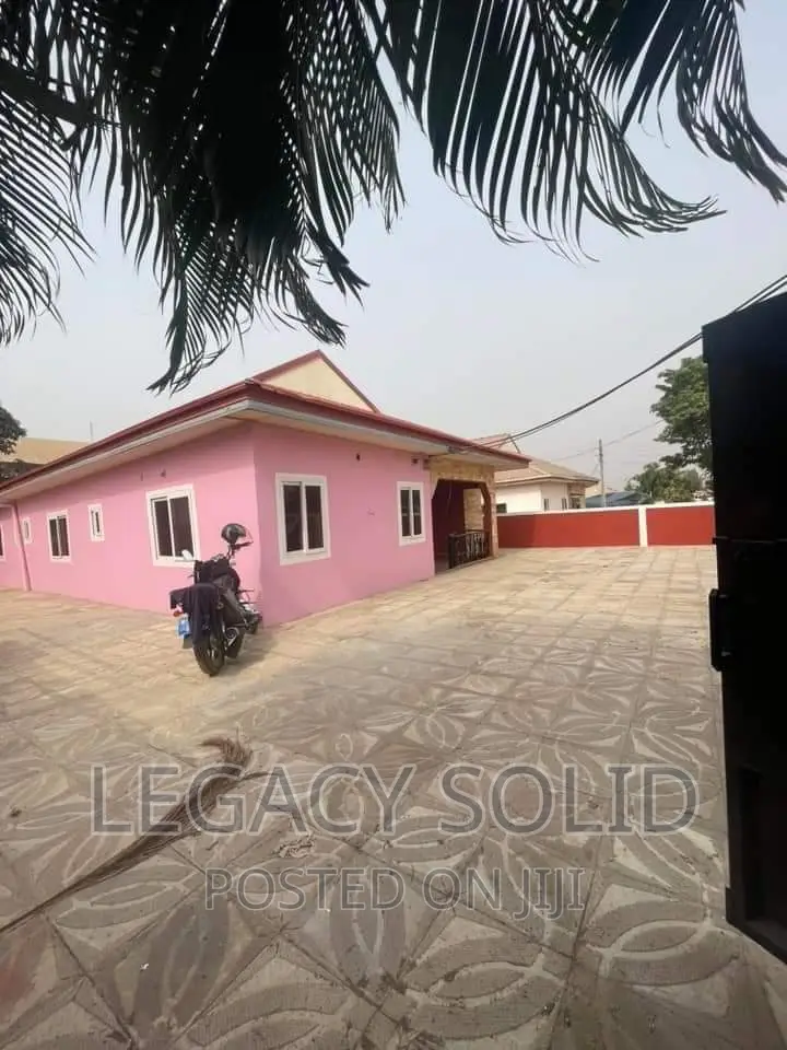 3bdrm House in Legacy Solid Real, Baatsona Total for rent