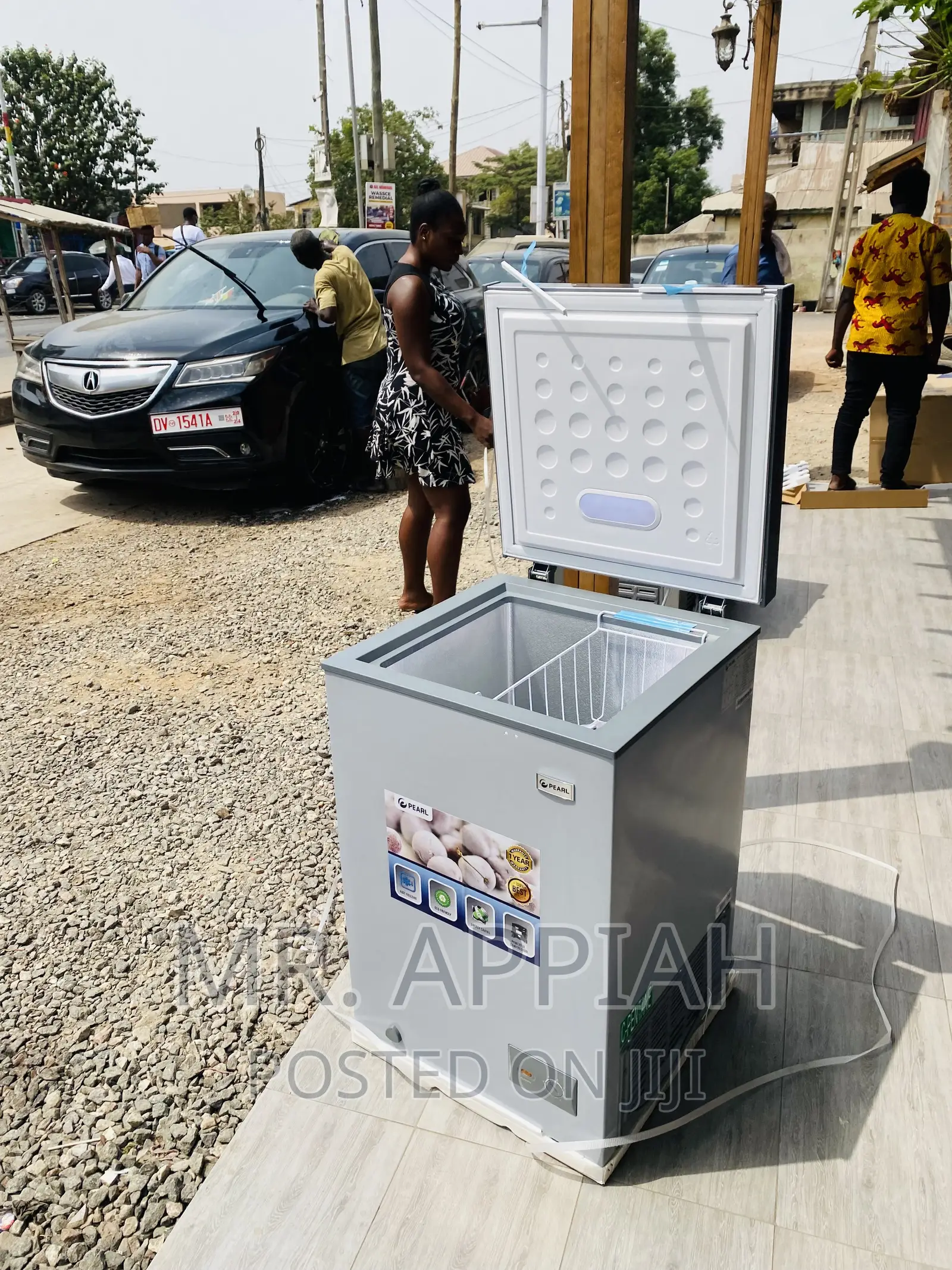 Quality Yet Affordable Pearl PCF-127 (100 Liters)Freezer.
