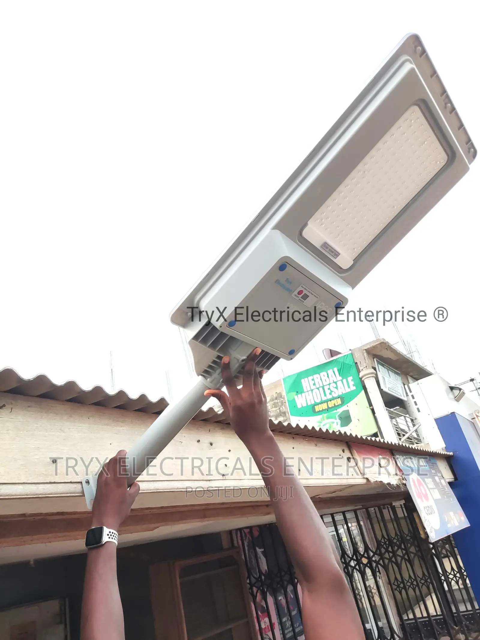Aurora Lens 1000W Solar Street Light