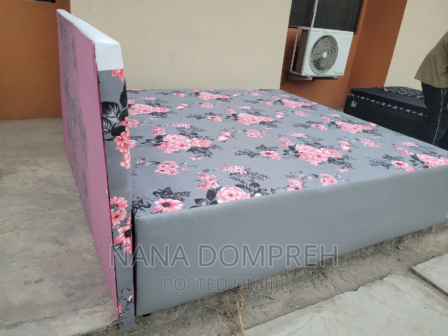 Inbuilt Queen Size Bed