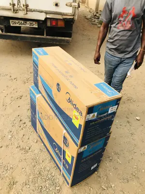 Super Chilling Midea 1.5hp Split Type Air Conditioner.
