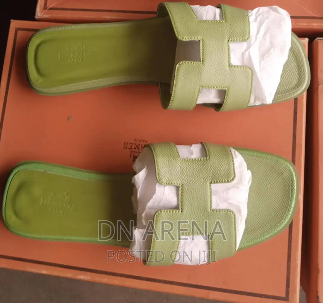 Auth Hermes Slippers in a Box