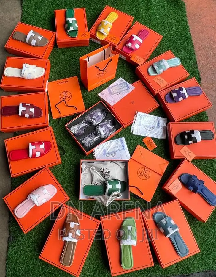 Auth Hermes Slippers in a Box