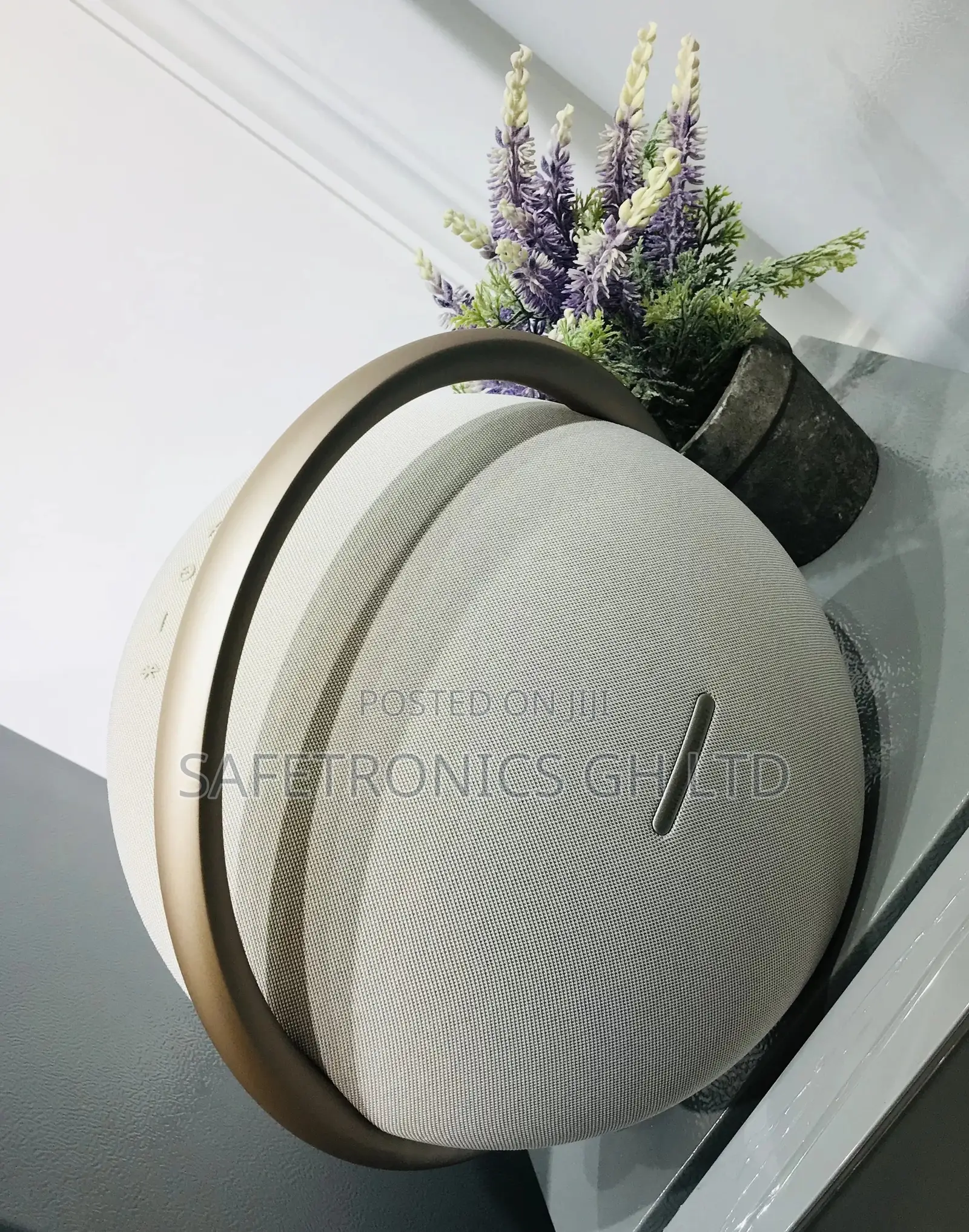 Gold Studio 8 Wireless Electric Harman Kardon Speaker