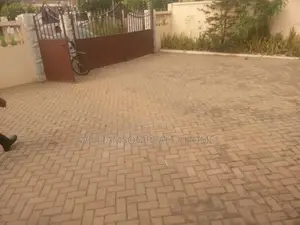 6bdrm House in Community 20 Estate, Spintex for rent
