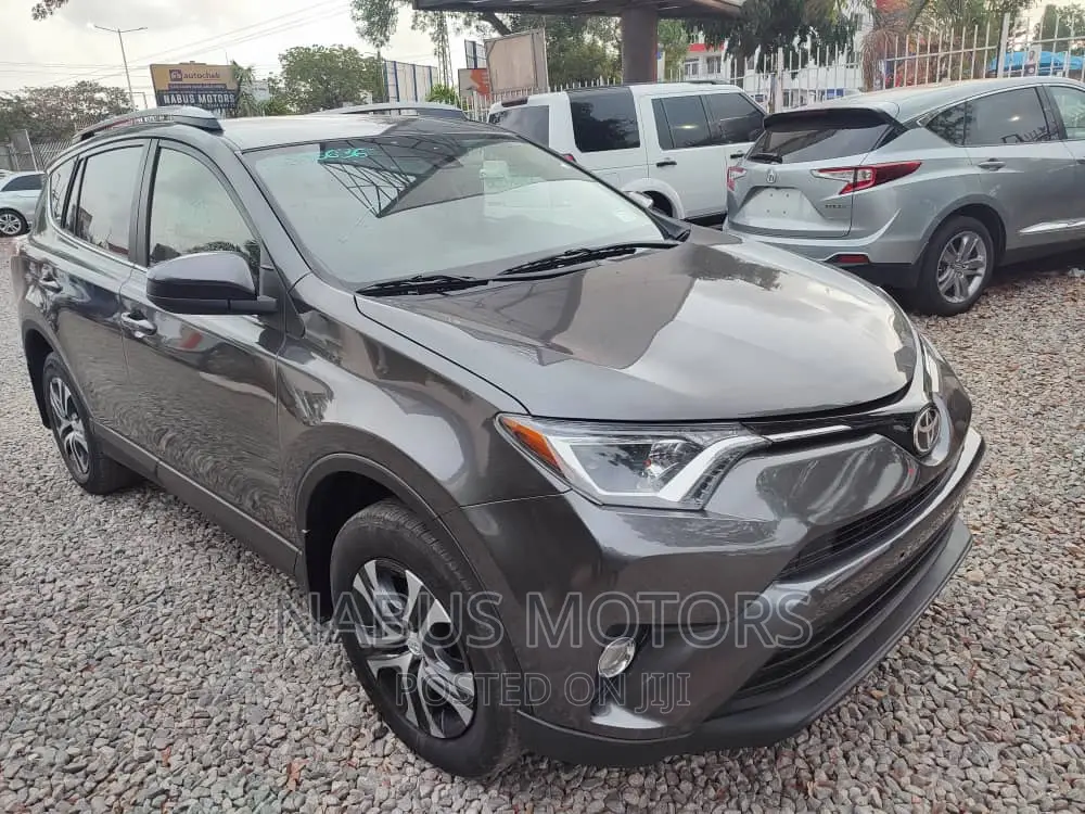 Toyota RAV4 LE 4dr SUV AWD (2.5L 4cyl 6A) 2018 Gray