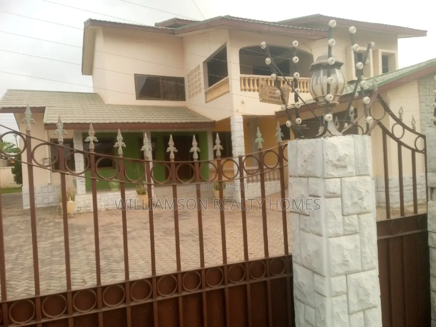 6bdrm House in Community 20 Estate, Spintex for rent