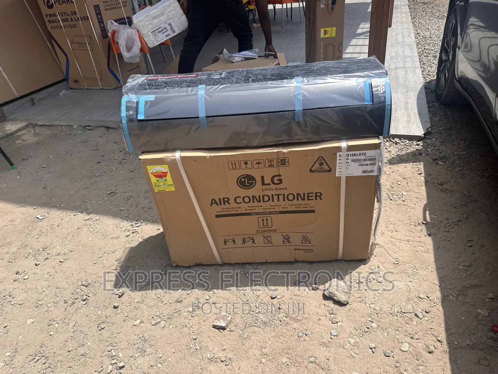 Black Dual Artcool Inverter S4-Q18klrte LG AC