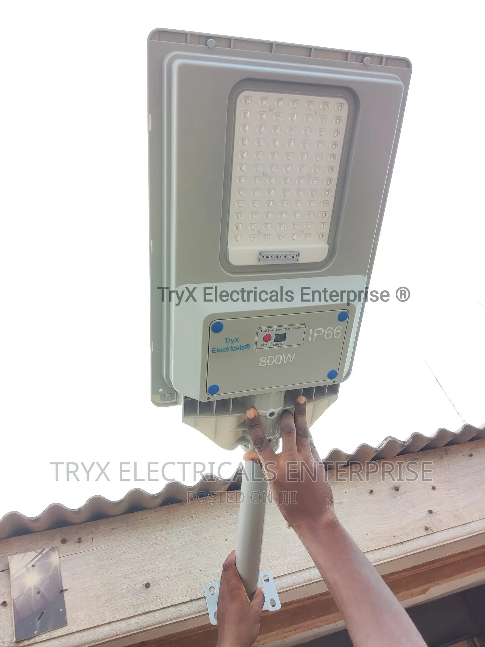 800W (Aurora Lens) Solar Street Light