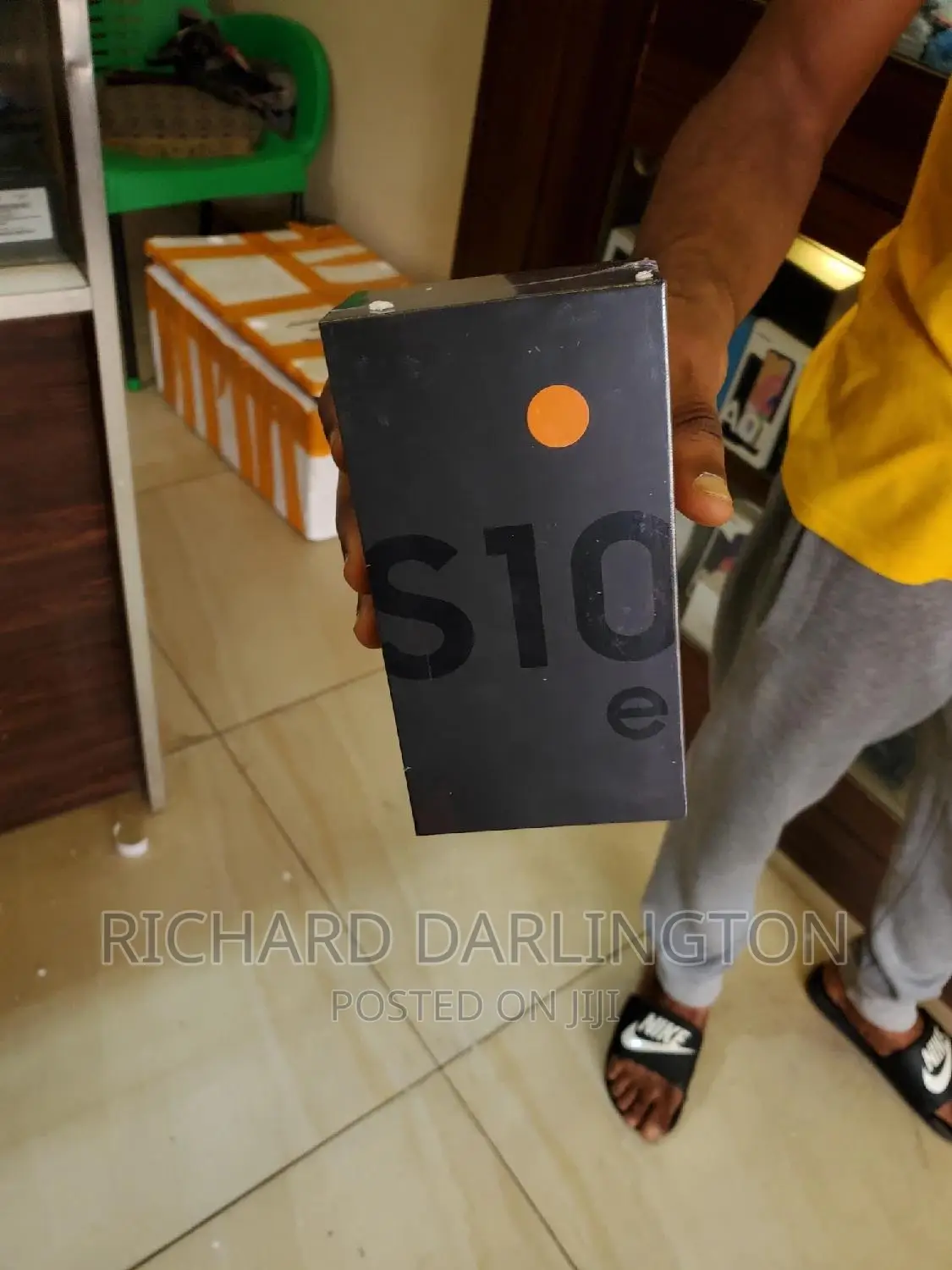 New Samsung Galaxy S10e 128 GB Orange