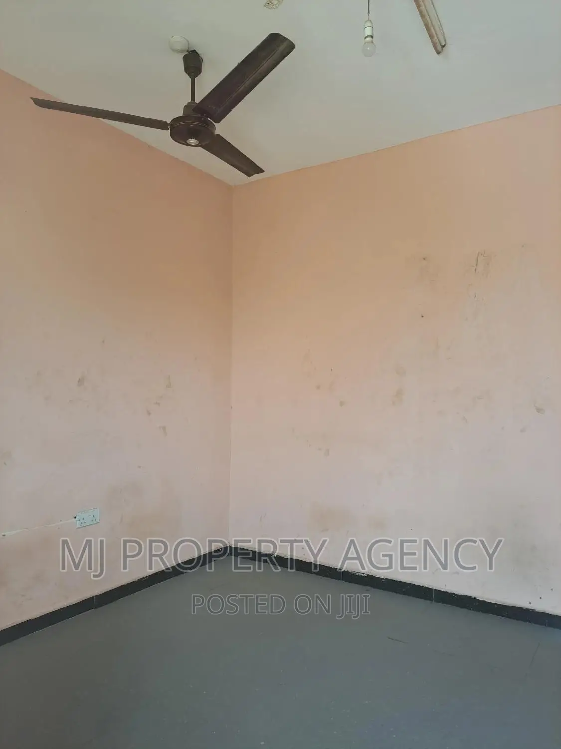 5000 SQM Roadside Warehouse Community 25