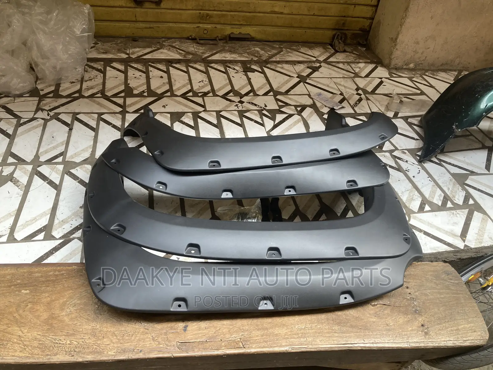 Tundra 2018 Fender Moulding Set