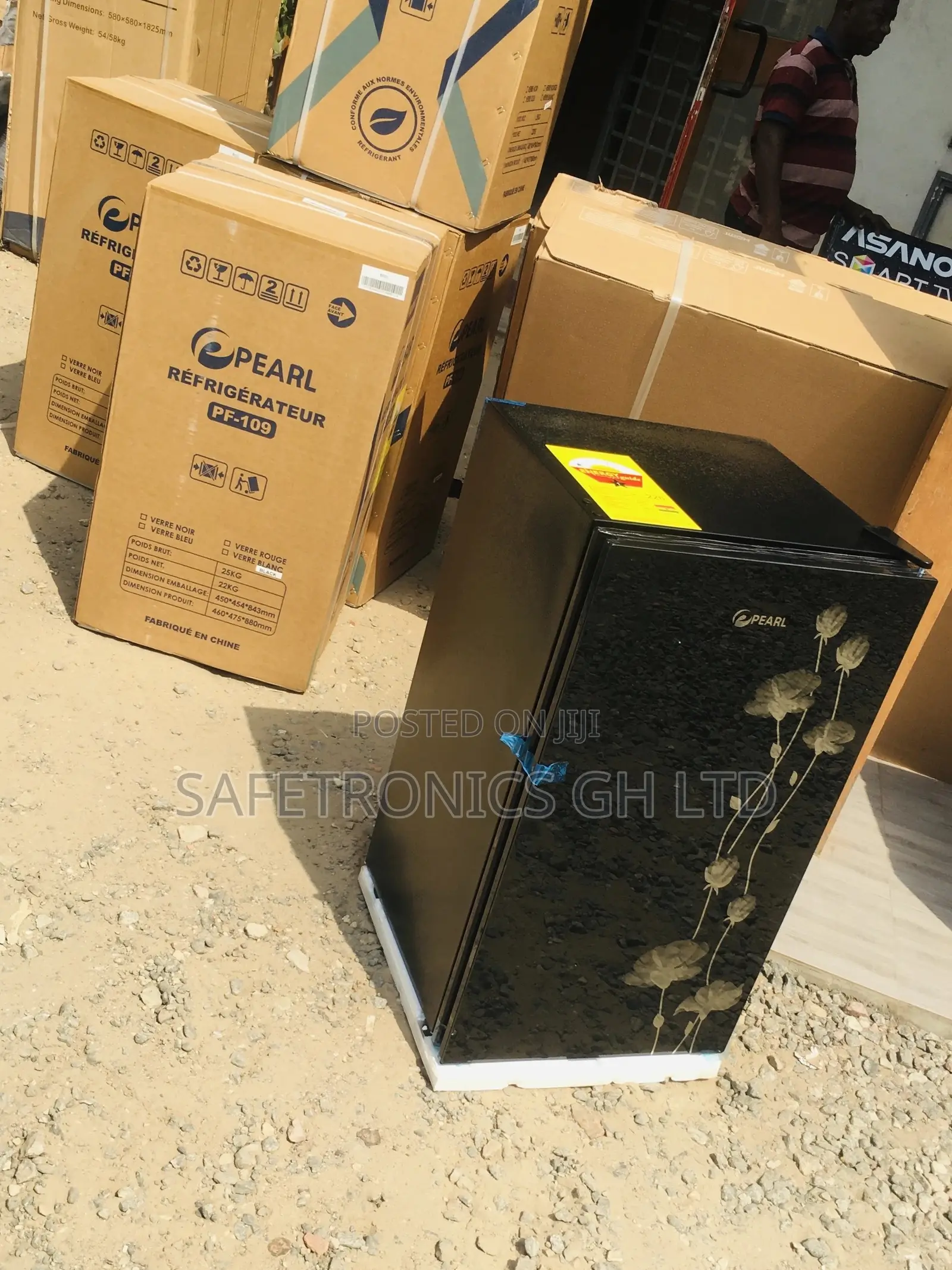 Glass Topfreezer Singledoor Pearl 82L Tabletop Black Fridge