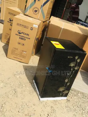 Glass Topfreezer Singledoor Pearl 82L Tabletop Black Fridge