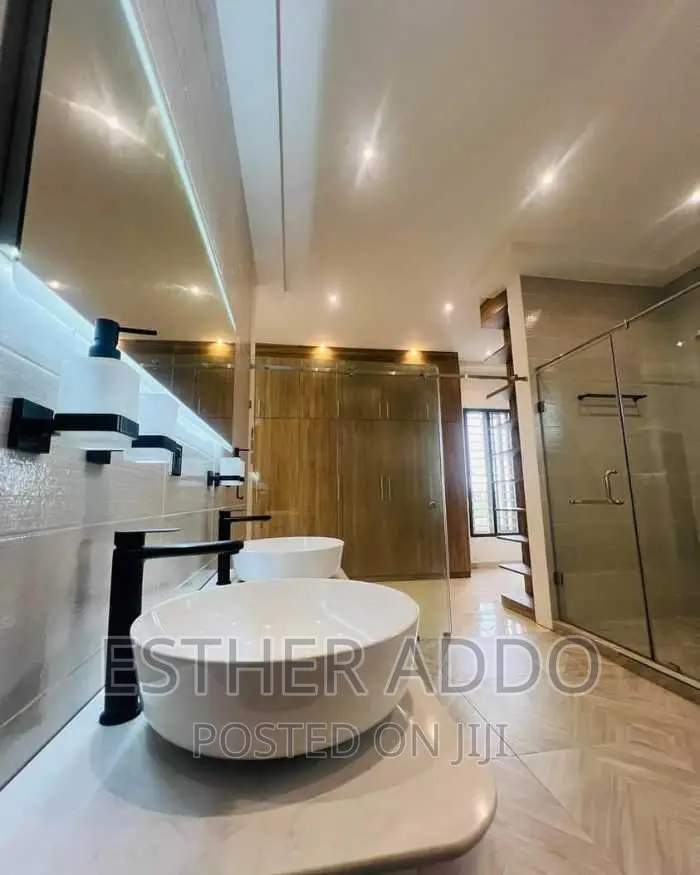 5bdrm Duplex in East Legon for sale