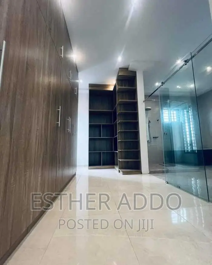 5bdrm Duplex in East Legon for sale