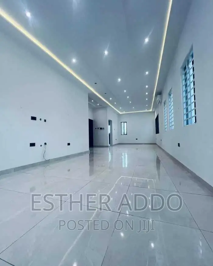 5bdrm Duplex in East Legon for sale