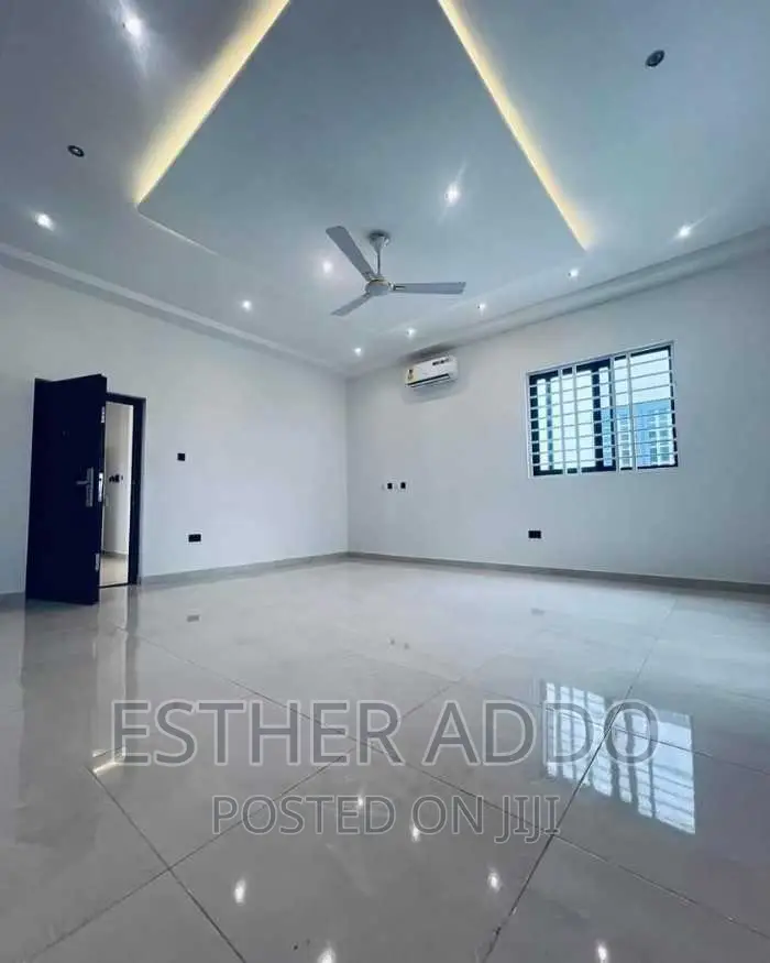 5bdrm Duplex in East Legon for sale