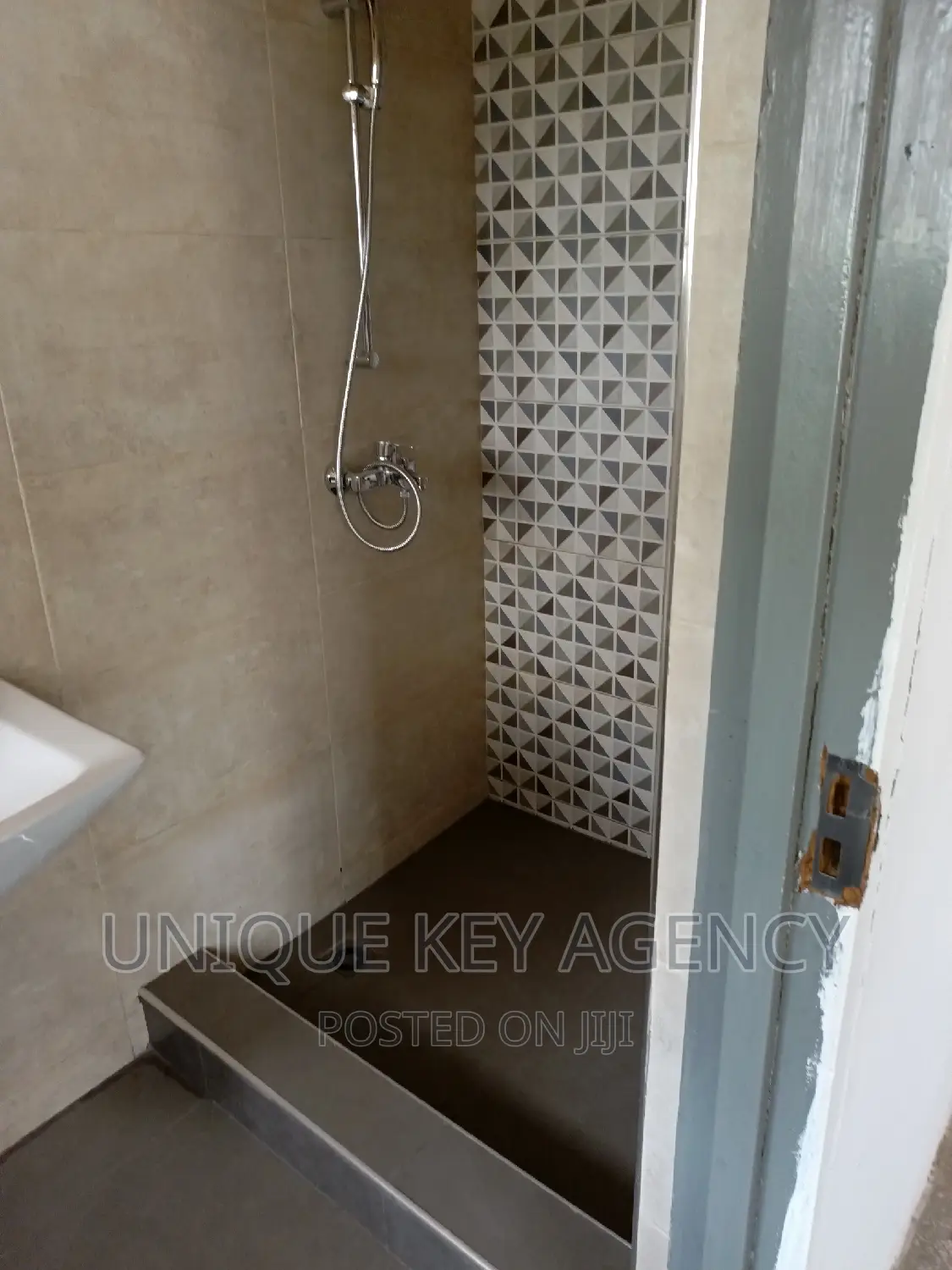 4bdrm House in Unique Agency, Dzorwulu for rent