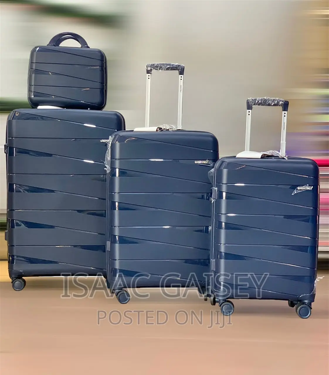 Four Set Anticrake Luggages /Travel Bags