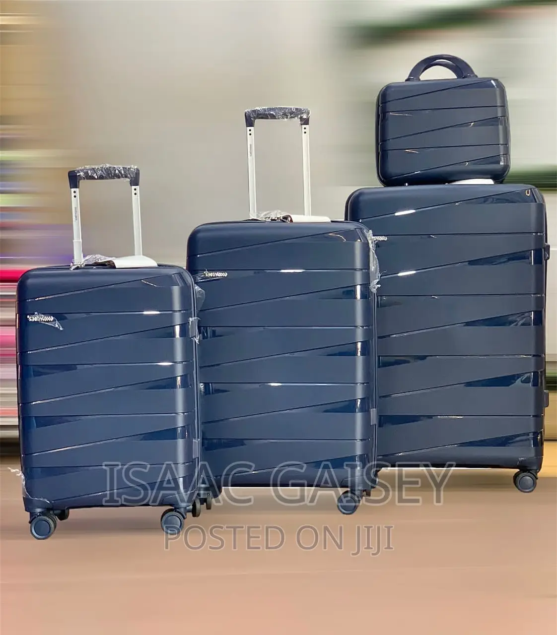 Four Set Anticrake Luggages /Travel Bags