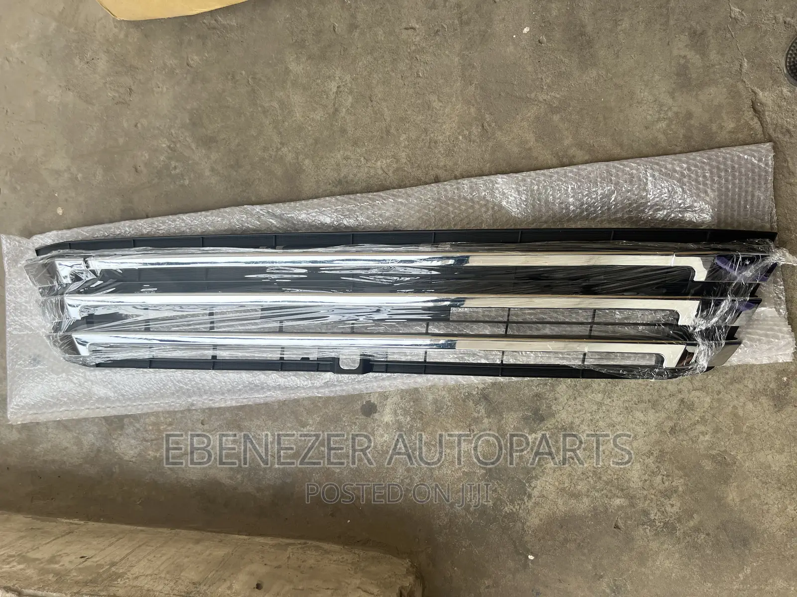 Toyota Highlander 2017,2018,2019 Front Bumper Lower Grille