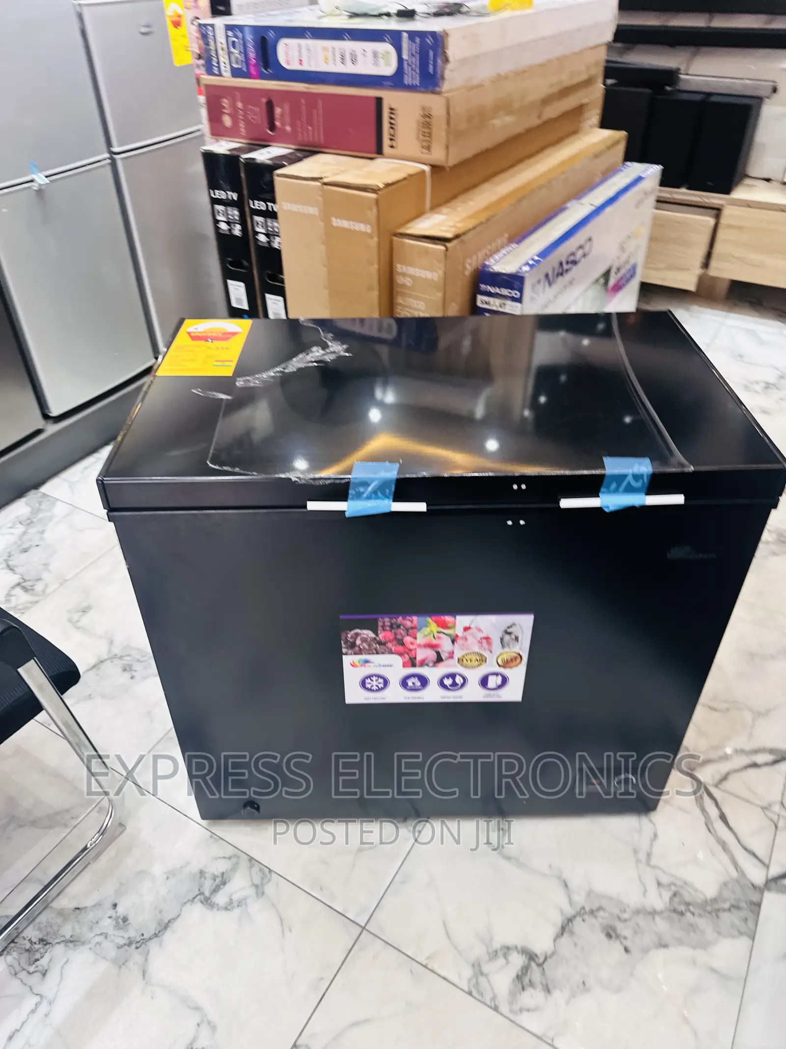 Economic System Chest Black Freezer Rainbow 200L RCF-244