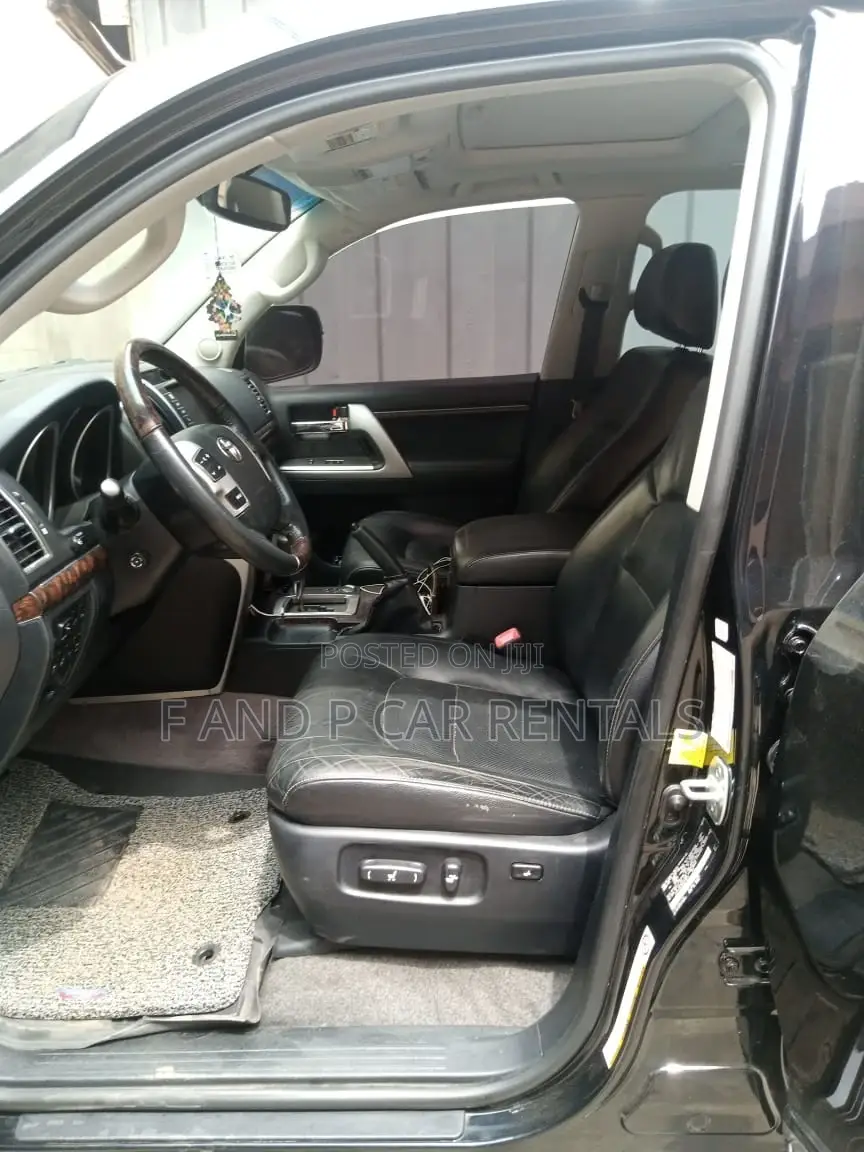 Car for Rent Land Cruiser V8 4x4 for Rent in Ghana
