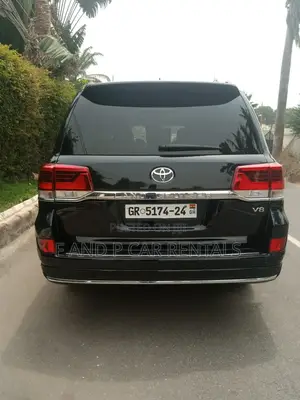 Car for Rent Land Cruiser V8 4x4 for Rent in Ghana