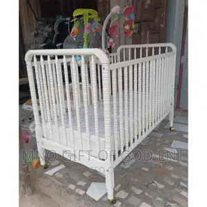 Davinci Jenny Lind 3in1 Convertible Crib From U.S.