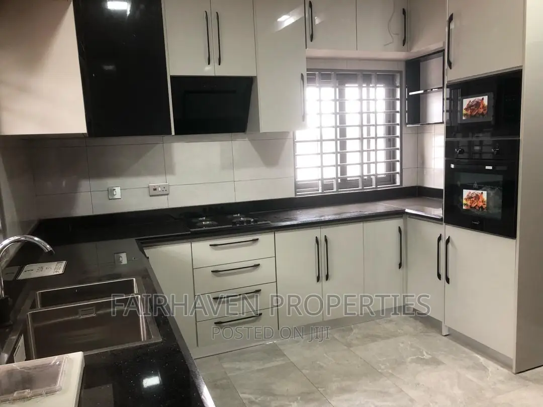 4bdrm House in 25, Tema Metropolitan for sale
