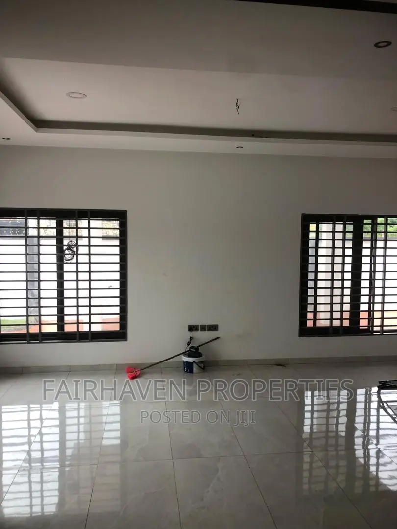 4bdrm House in 25, Tema Metropolitan for sale