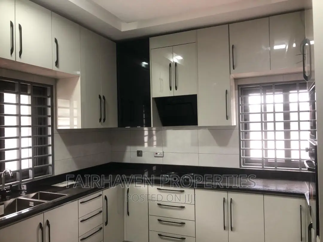 4bdrm House in 25, Tema Metropolitan for sale